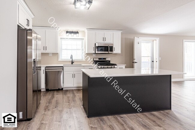 Building Photo - 4 bedroom home now available! ***MOVE IN RENT SPECIAL $500 OFF FIRST MONTH'S RENT!!!***