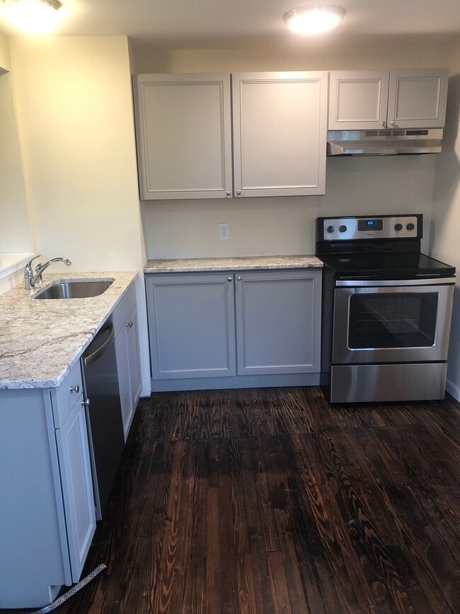 Building Photo - 406 Magnolia Ave