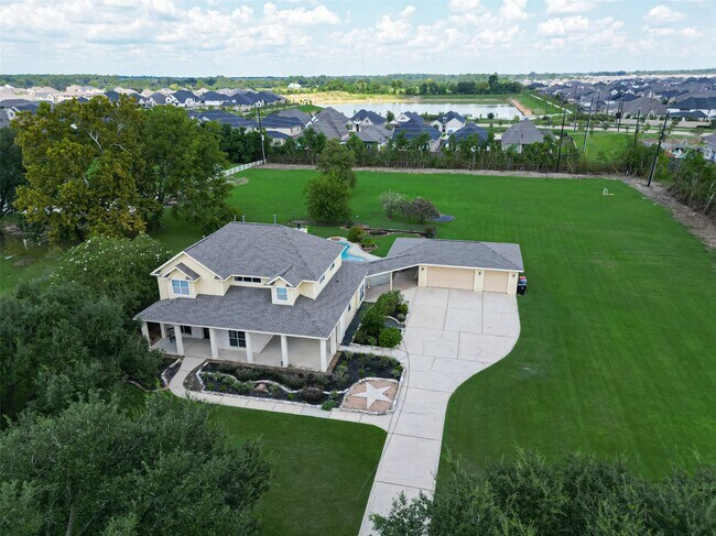 Building Photo - 19634 Stone Lake Dr