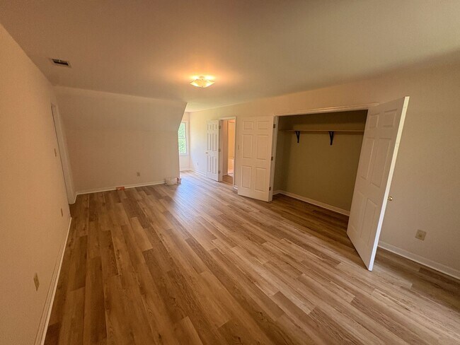 Building Photo - BOGART HOME | 4BD 3.5B