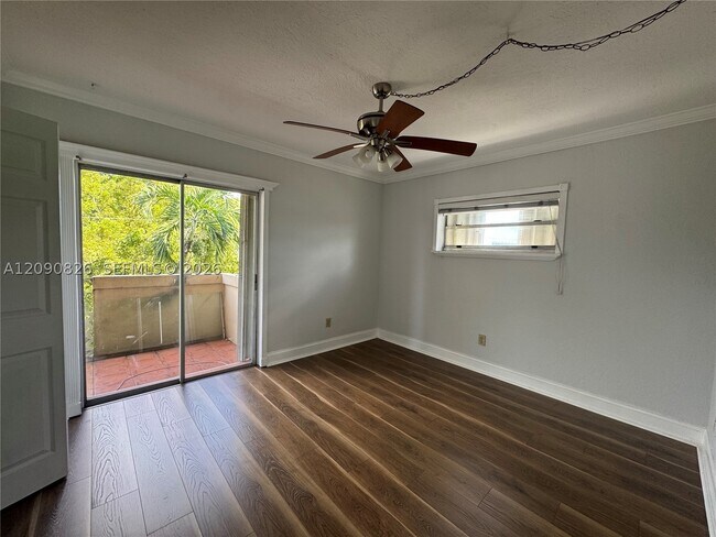 Building Photo - 680 Miller Dr