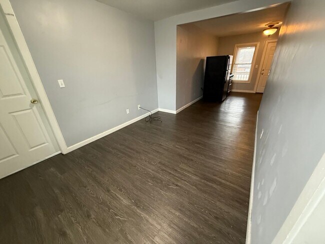 Building Photo - MOVE IN READY! $1625 - 1 Bed / 1 Bath Apartment in Downtown Manchester with All Utilities Included!