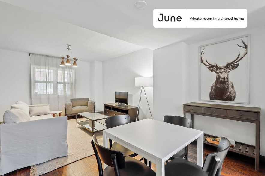 Building Photo - Room in Shared 5 bed/2 bath home in Logan Circle