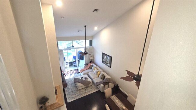 Building Photo - 504 W Palm Aire Dr