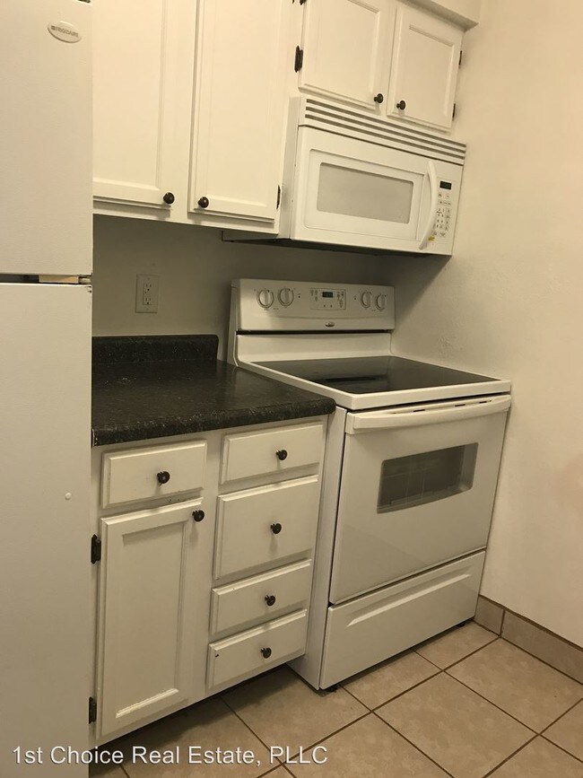 Building Photo - 1717 Maple Rdg