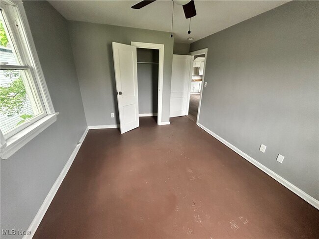 Building Photo - 10304 Shale Ave