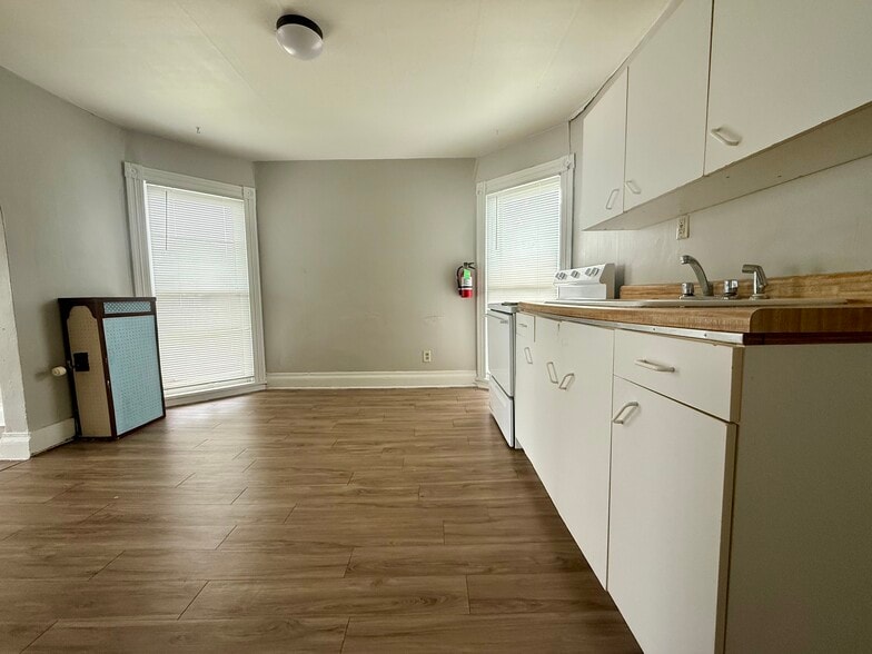 Kitchen - 321 Clay St