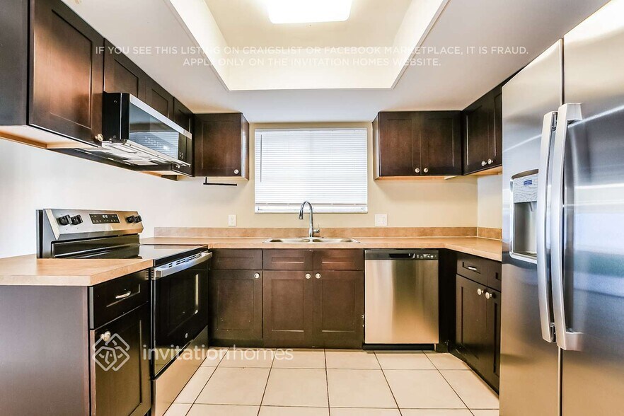 Building Photo - 1074 Windsong Cir