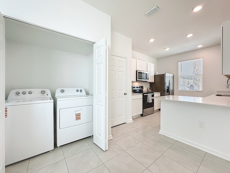 Building Photo - 53 Palmones St