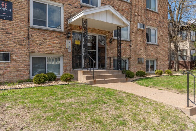 Building Photo - 2712 Pillsbury Ave