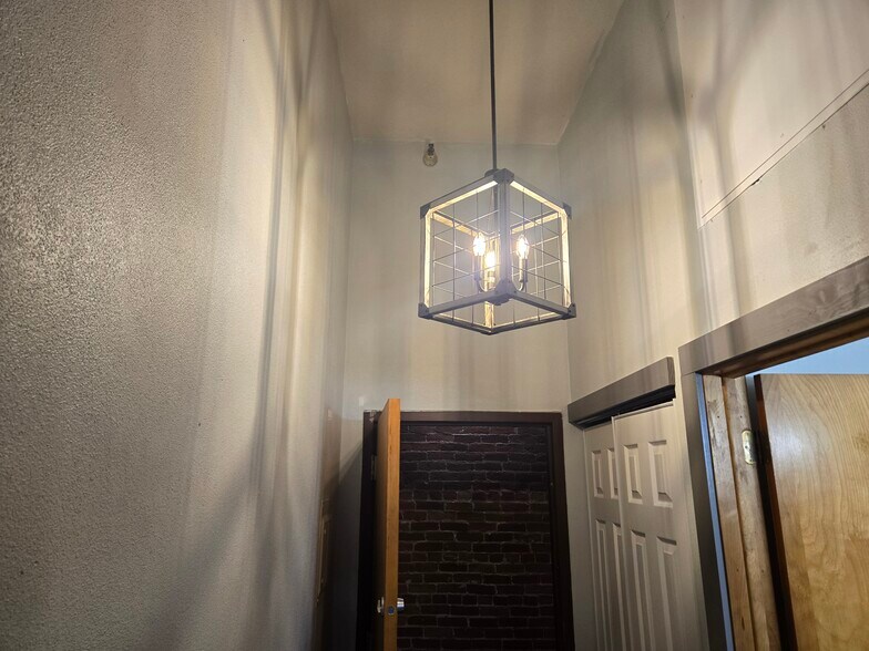 Building Photo - 222 Jay St