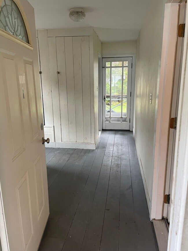 Building Photo - 12 Vine St