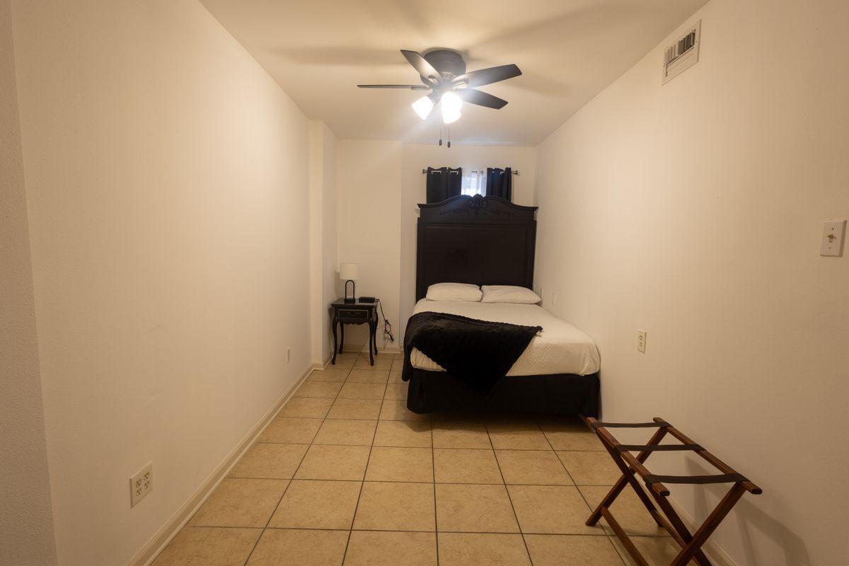 Building Photo - 3026 Napoleon Ave