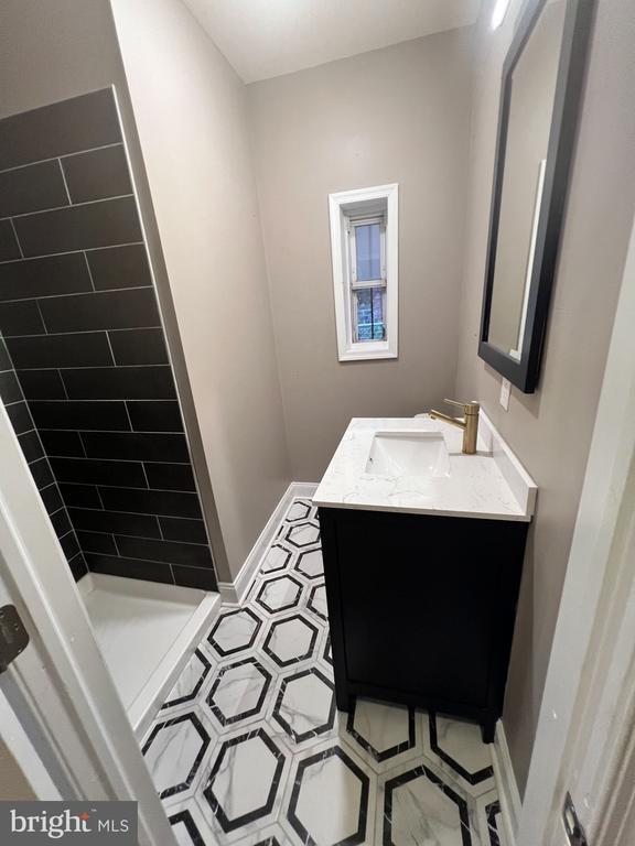 Building Photo - 1629 W Diamond St