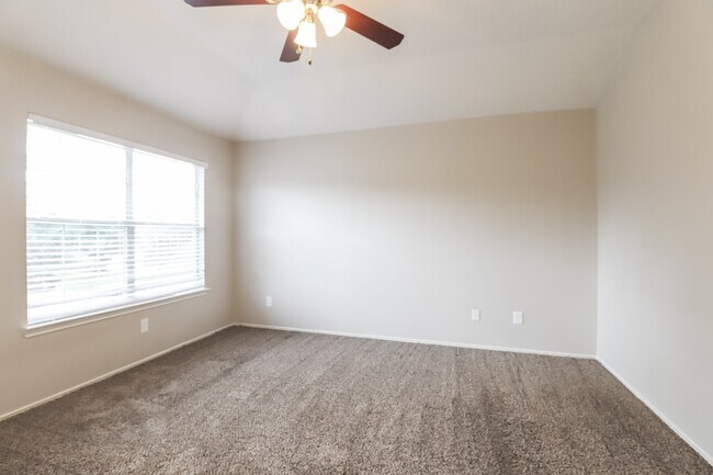 Building Photo - 21818 Hemlock Park Dr