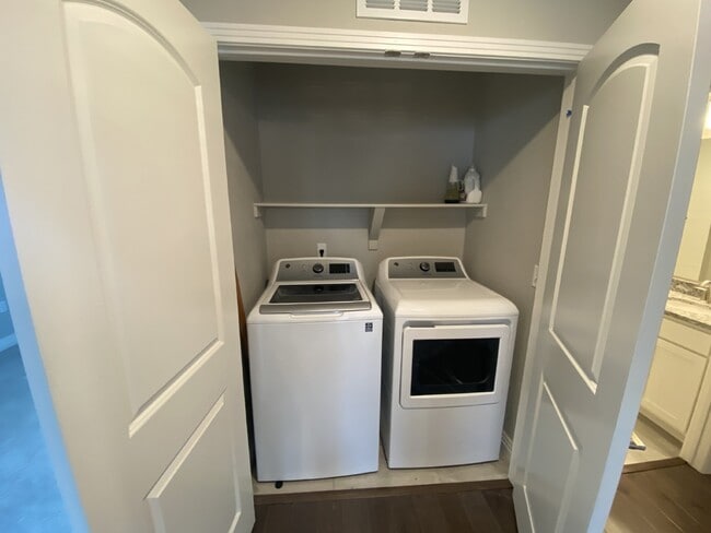 Building Photo - Newly Built Condo in the Side Creek Neighborhood!