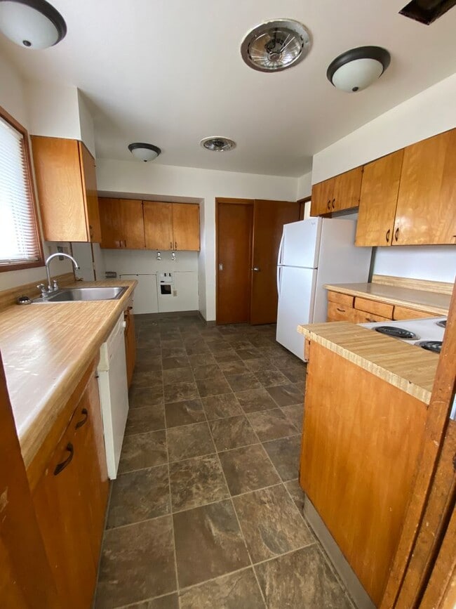 Building Photo - 8919 Travis Dr