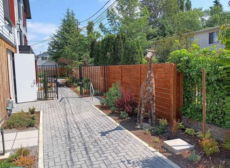 Building Photo - 6732 40th Ave S