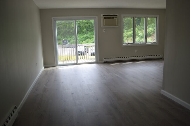 Living room - 85 Old Town Rd