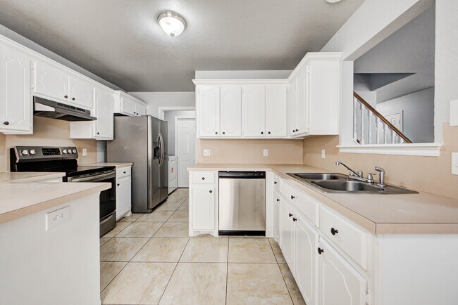 Building Photo - 917 Rambling Oaks Dr