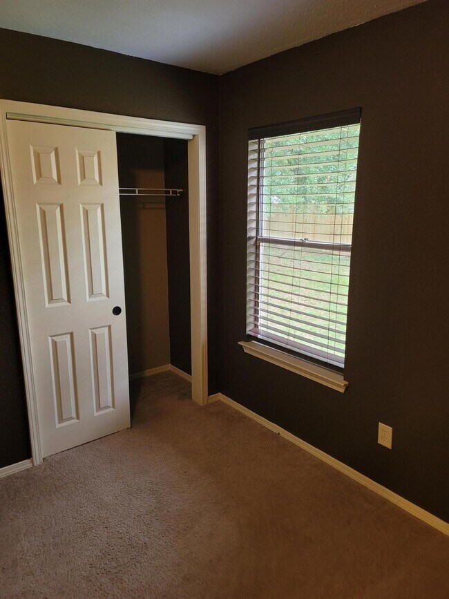 Building Photo - 4554 Northpointe Pl