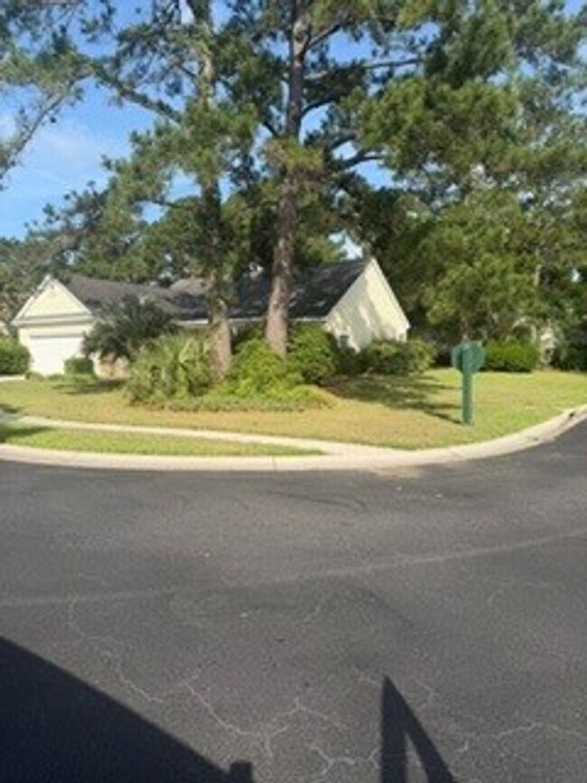 Building Photo - WELCOME TO EAGLES POINTE
