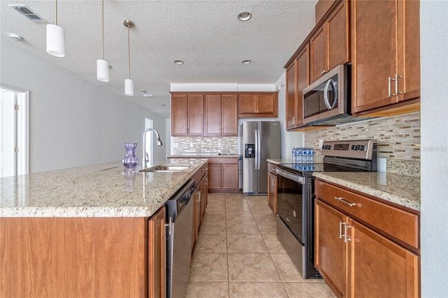 Building Photo - 14815 Milfoil Ave