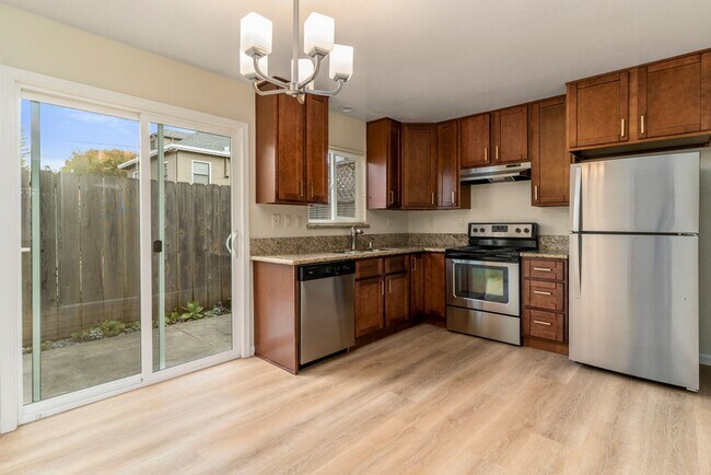 Building Photo - 1072 Park Ave