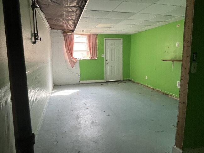 Building Photo - 775 Caribou Rd