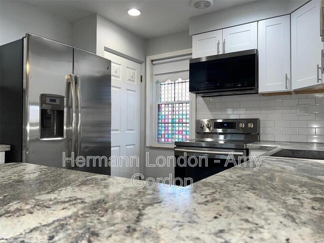 Building Photo - 8113 Parkwood Dr