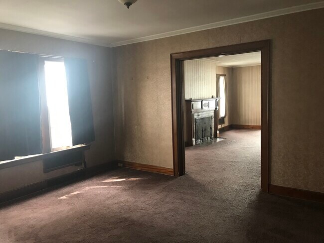 room off LR and Kit - 118 W Chestnut St