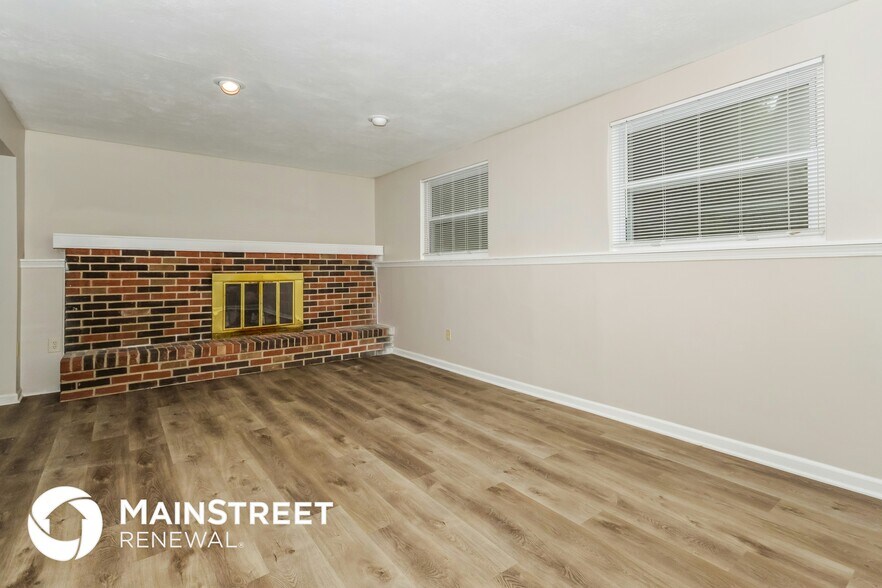 Building Photo - 6839 S Lawndale Ave