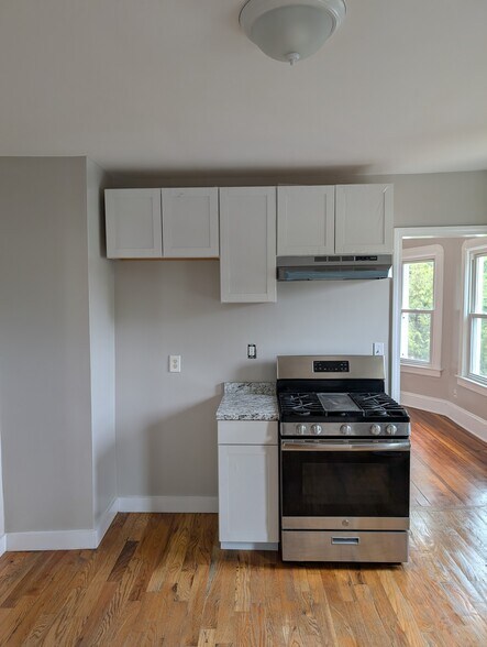 Building Photo - 693 Belmont Ave