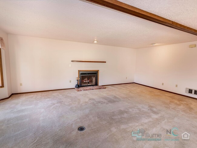 Building Photo - Charming 3-bedroom, 2-bath home in Seaside