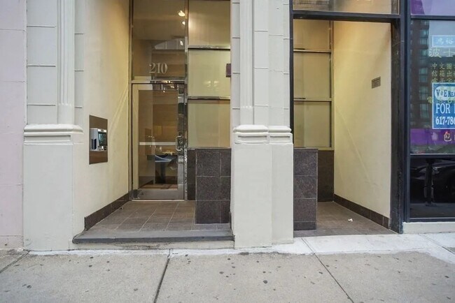 Building Photo - 210 Lincoln St
