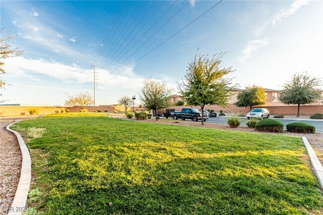 Building Photo - 788 Forest Peak St