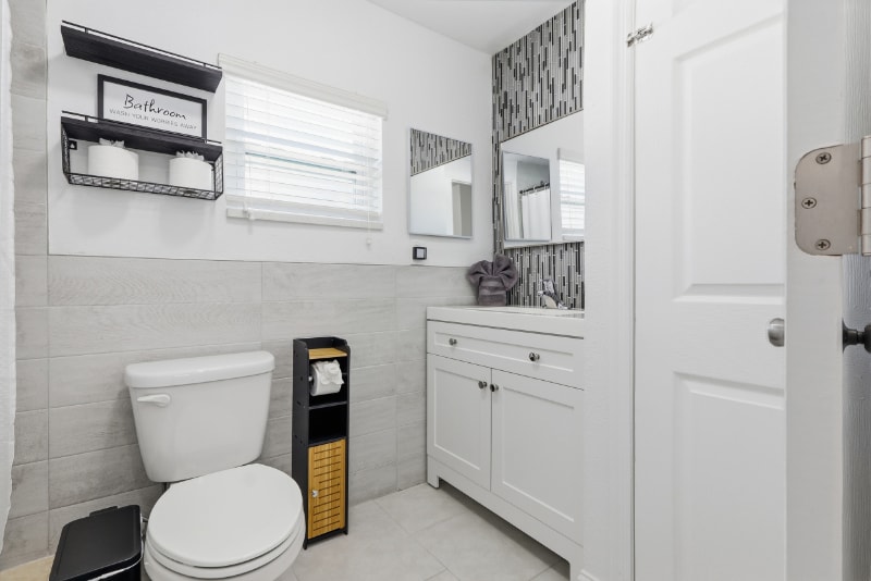 Building Photo - 118 W Sligh Ave