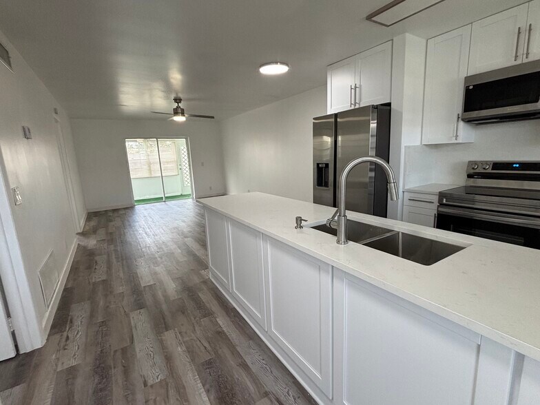 Building Photo - 1119 Lake Ter