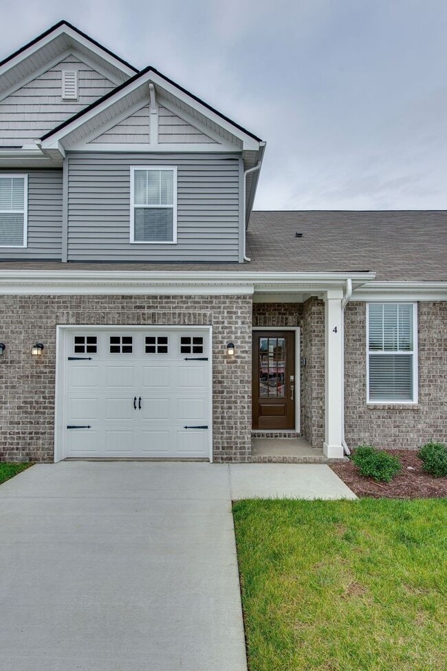Building Photo - Stunning in Spring Hill