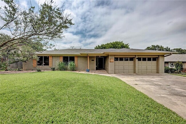 Primary Photo - 402 Greenwood Dr