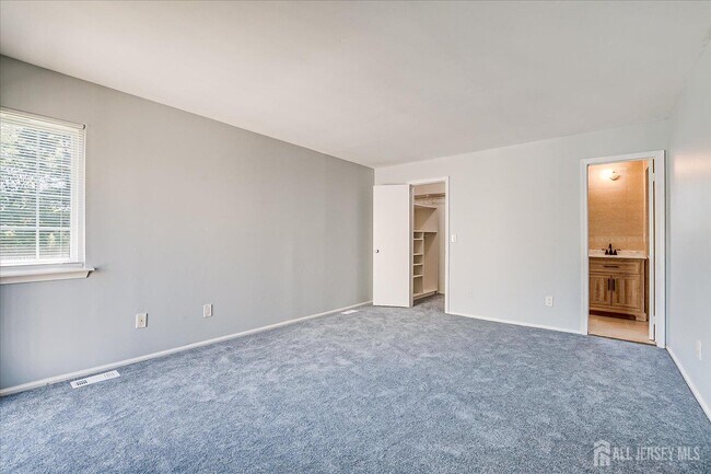 Building Photo - 39 Jeffrey Cir