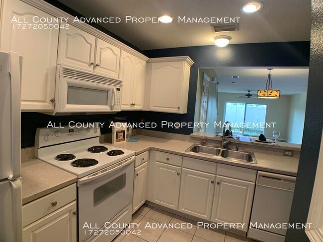Building Photo - Waterford townhome for rent many amenities