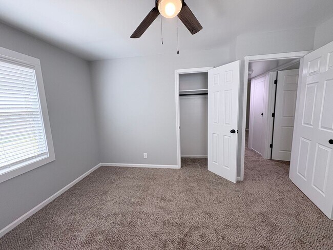 Building Photo - Newly Renovated 3 Bedroom 2 Bath w/ Flex Room Located in a Sought-after Neighborhood!
