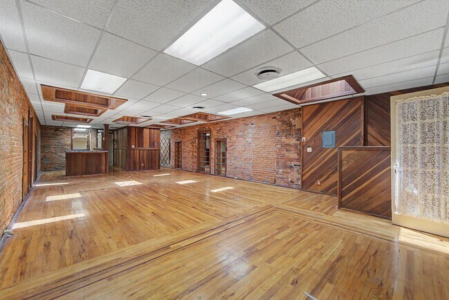 Building Photo - 1113