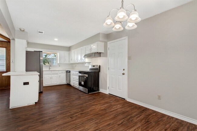 Building Photo - 136 Shadybrook Dr