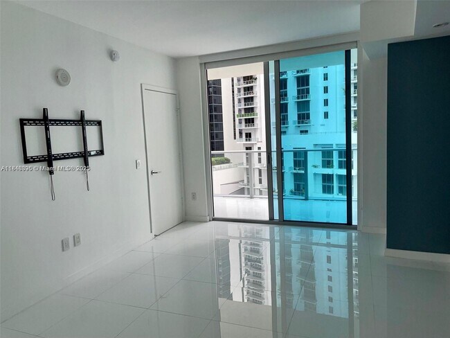 Building Photo - 1100S S Miami Ave