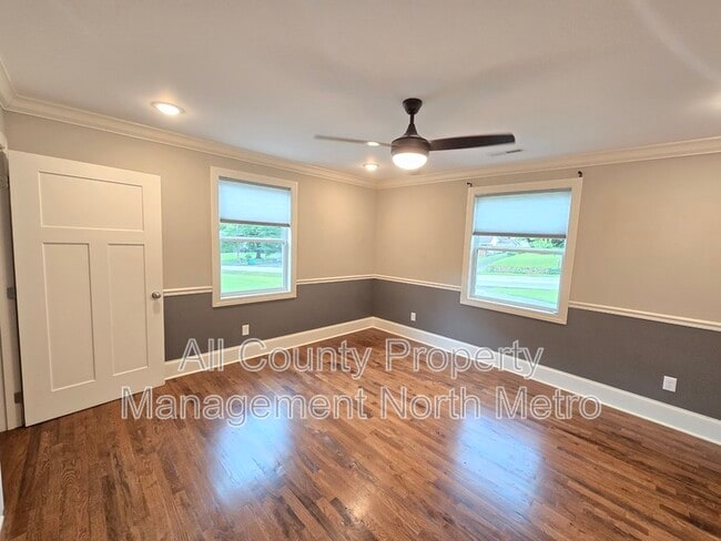 Building Photo - 545 Lakeview Dr