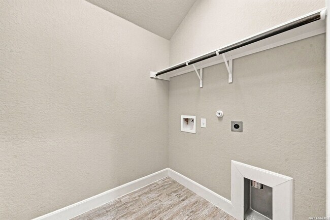 Building Photo - 108 Simpatico