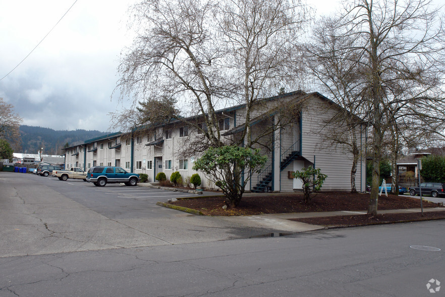 Building Photo - Central Chalet Apartments