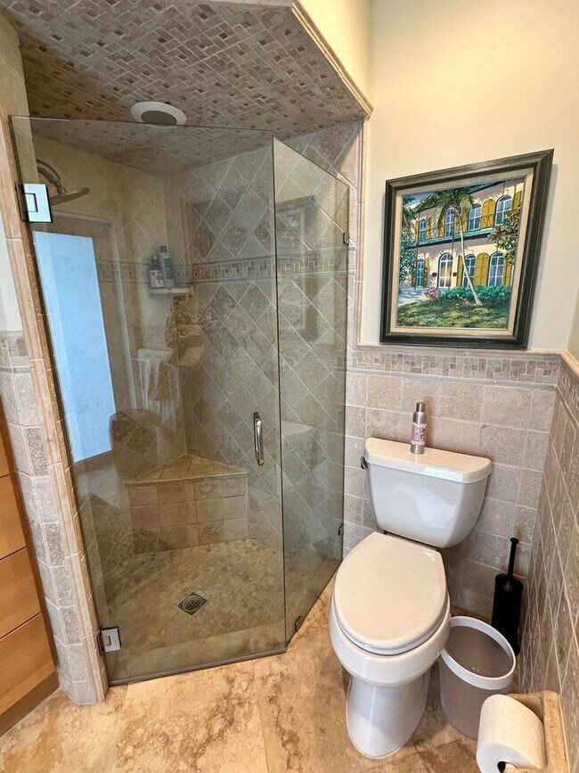 Building Photo - 1080 Walnut Terrace